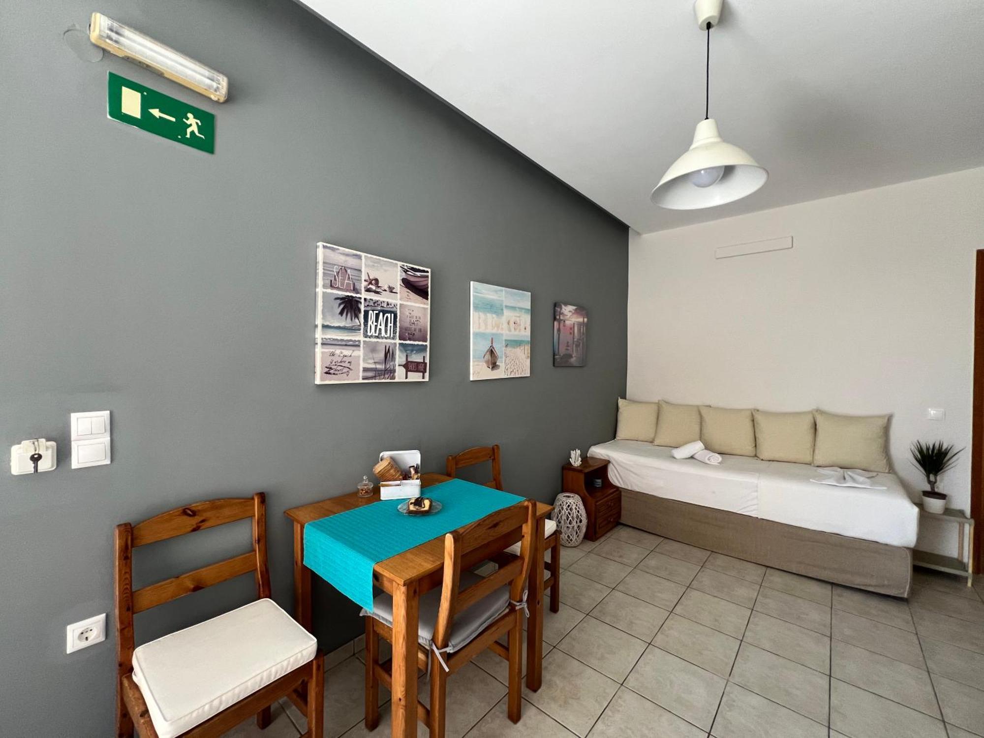 Artemis Rooms Two Steps By The Sea Platanés Exterior foto